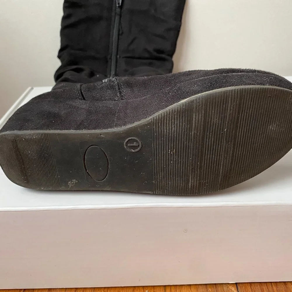 Black wedge boot